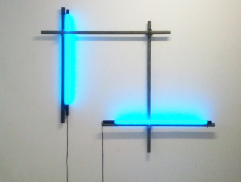 Stabilizing Light and Wall